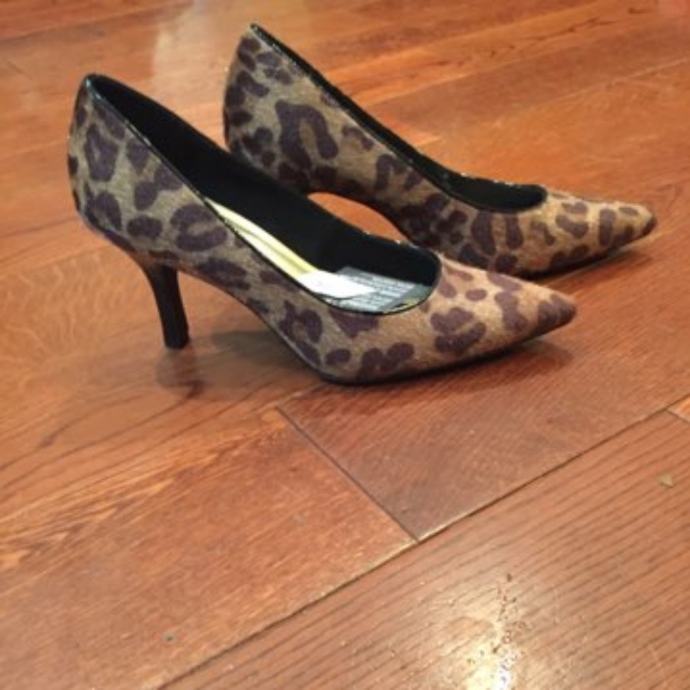 Leopard pumps